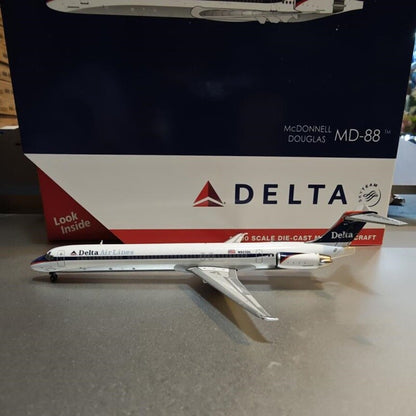 1:400 Geminijets Delta Air Lines McDonnell Douglas MD-88 Airplane Diecast Model