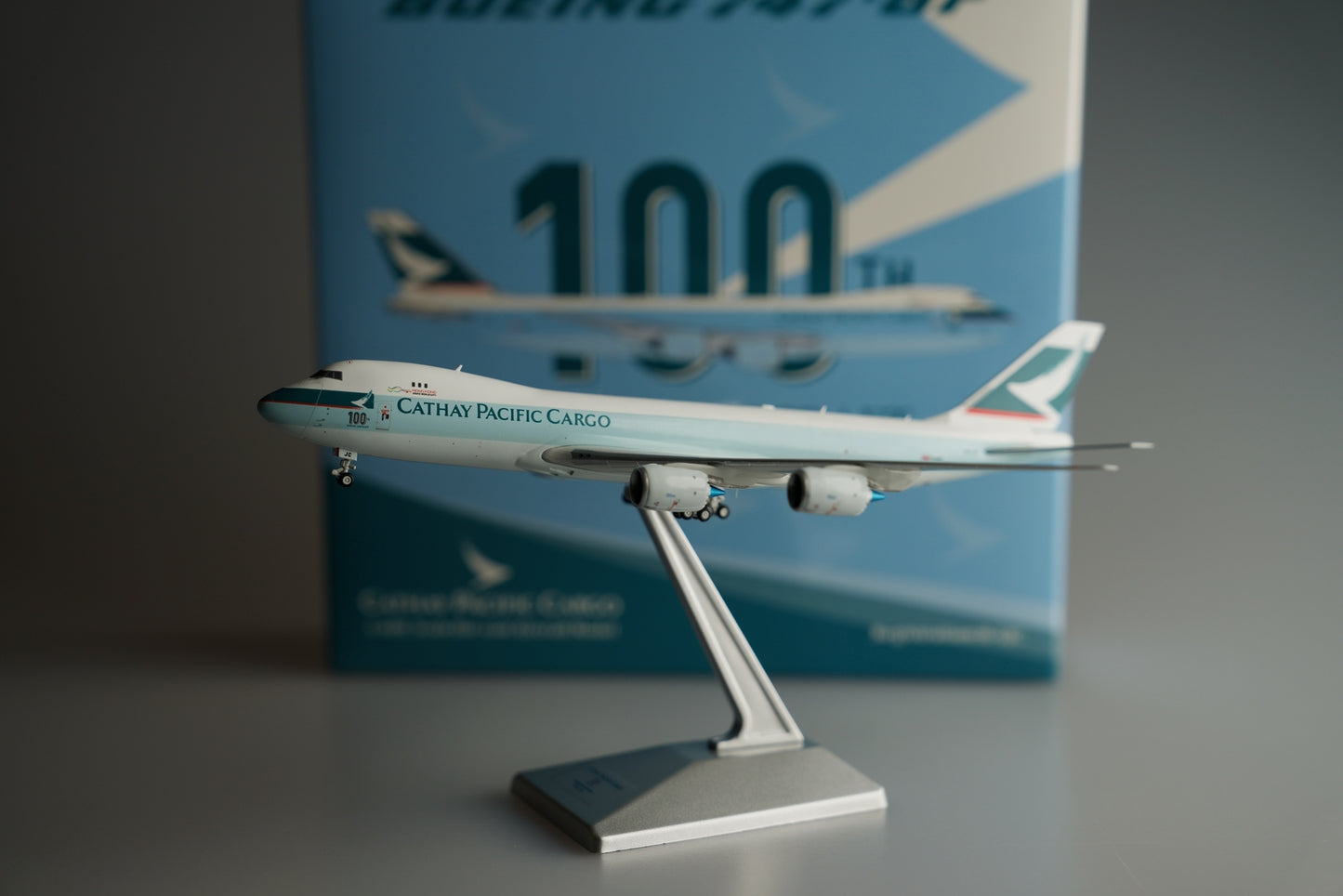 1:400 YY Wings CATHAY PACIFIC CARGO BOEING B747-8F Aircraft Diecast Plane Model