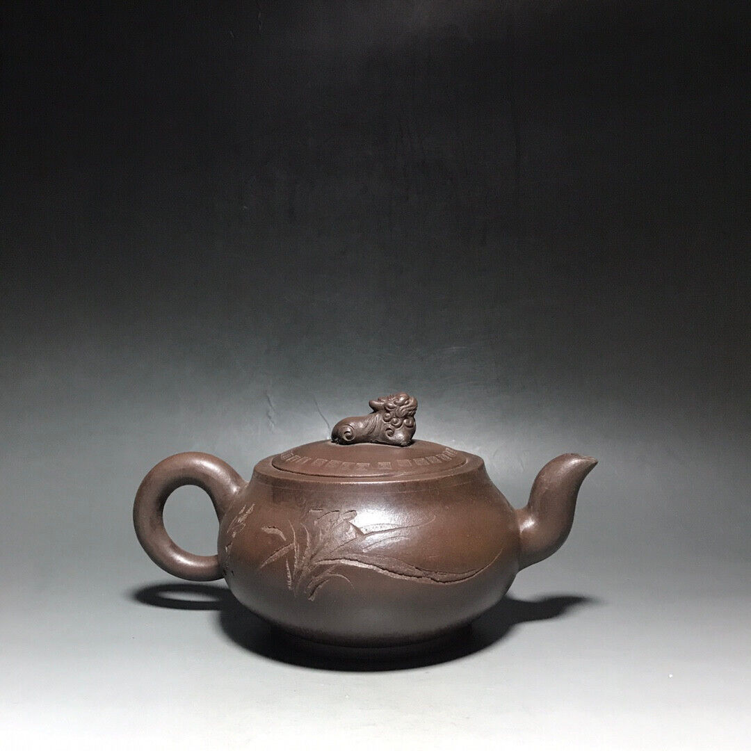 Chinese Yixing Zisha Clay Handmade Exquisite Teapot（瑞兽 底款：吴云根）