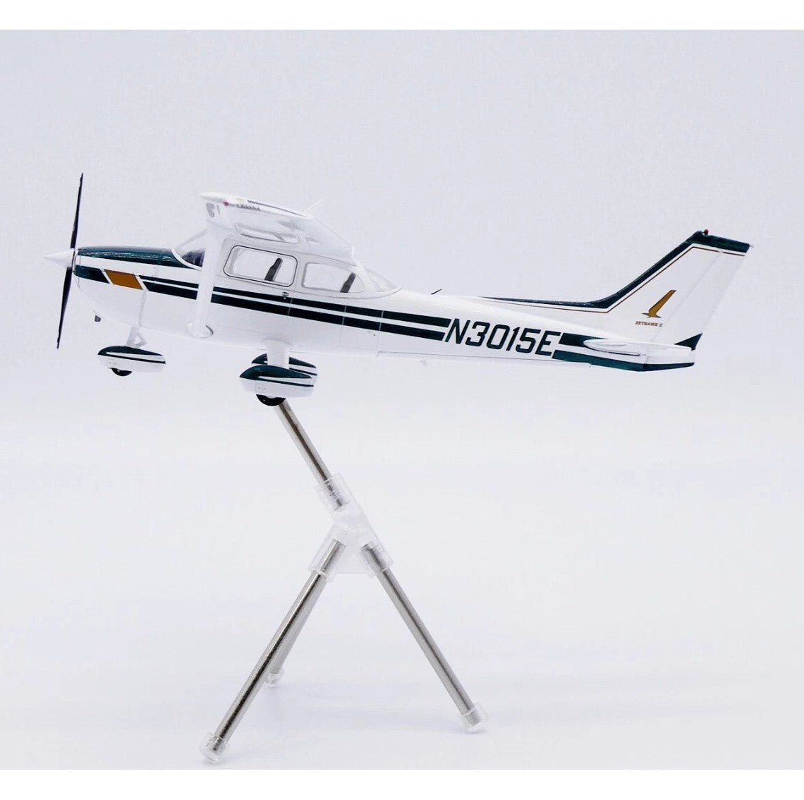 1:400 JC Wings Qantas Cessna 172 N3015E Passenger Airplane Diecast Plane Model