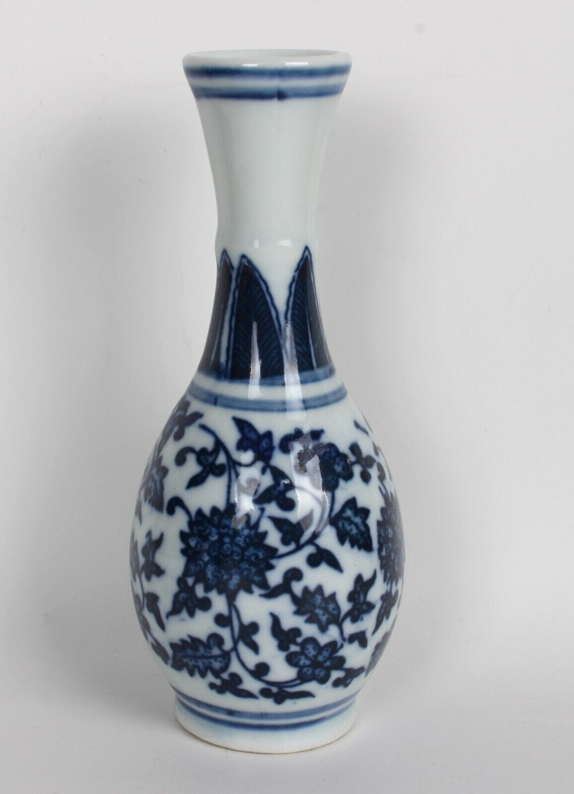 Chinese Antique Collected Blue and White Porcelain Handmade Flower Vase