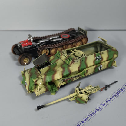 1/72 World War II German Sd Kfz251 semi-tracked armored vehicle model desert