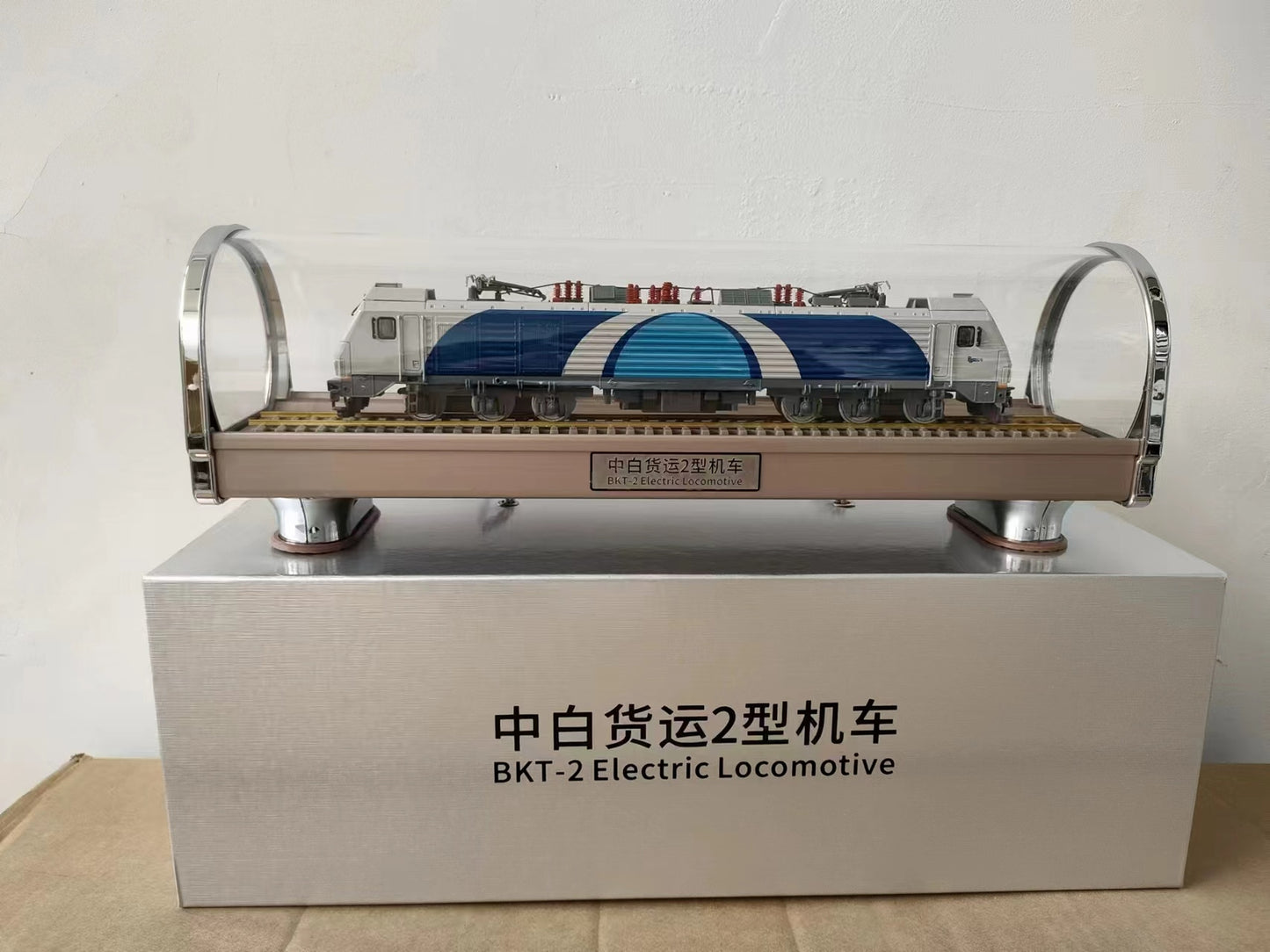 1:87 BKT-2 Electric Locomotive Passenger Car Diecast Train Model Collection