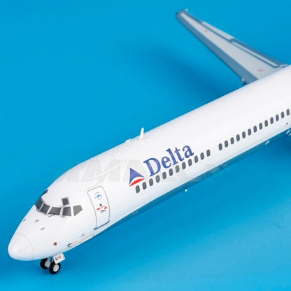 1:200 GeminiJets Delta Airlines McDonnell Douglas MD-90 Diecast Aircraft Model