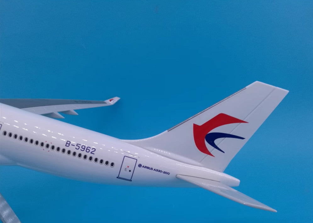 47CM CHINA EASTERN AIRBUS A330 B-5962 Passenger Airplane Resin Aircrarft Model