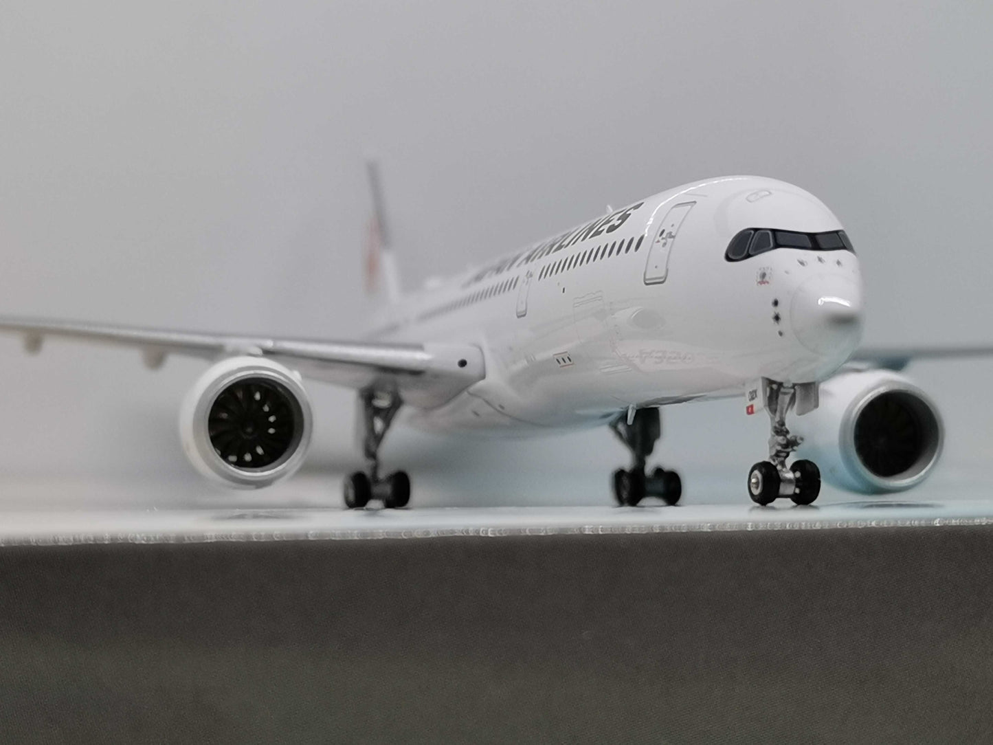 1:400 Phoenix JAPAN AIRLINES AIRBUS A350-900 Airplane Diecast Aircraft Model