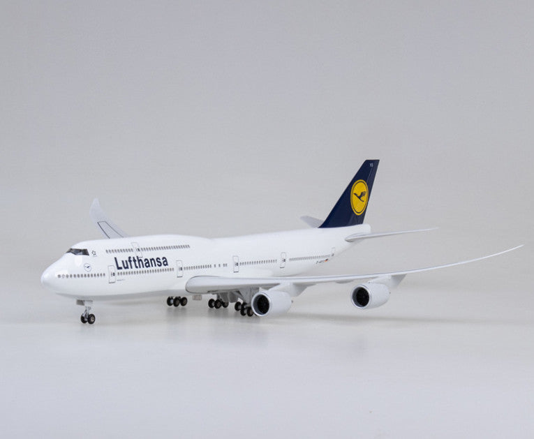 1:160 47CM Lufthansa BOEING 747-8 Airplane Landing Gear Resin Aircraft Model