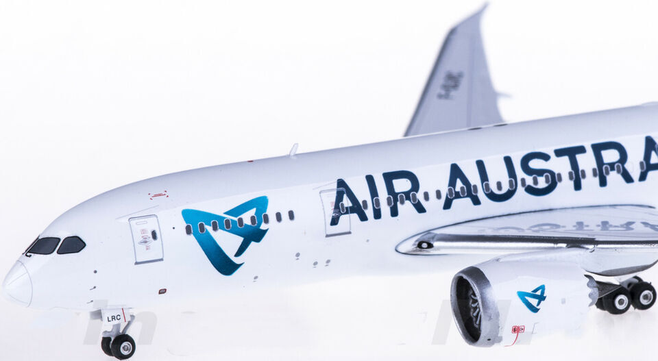 1:400 Phoenix AIR AUSTRAL BOEING 787-8 Passenger Airplane Diecast Aircraft Model