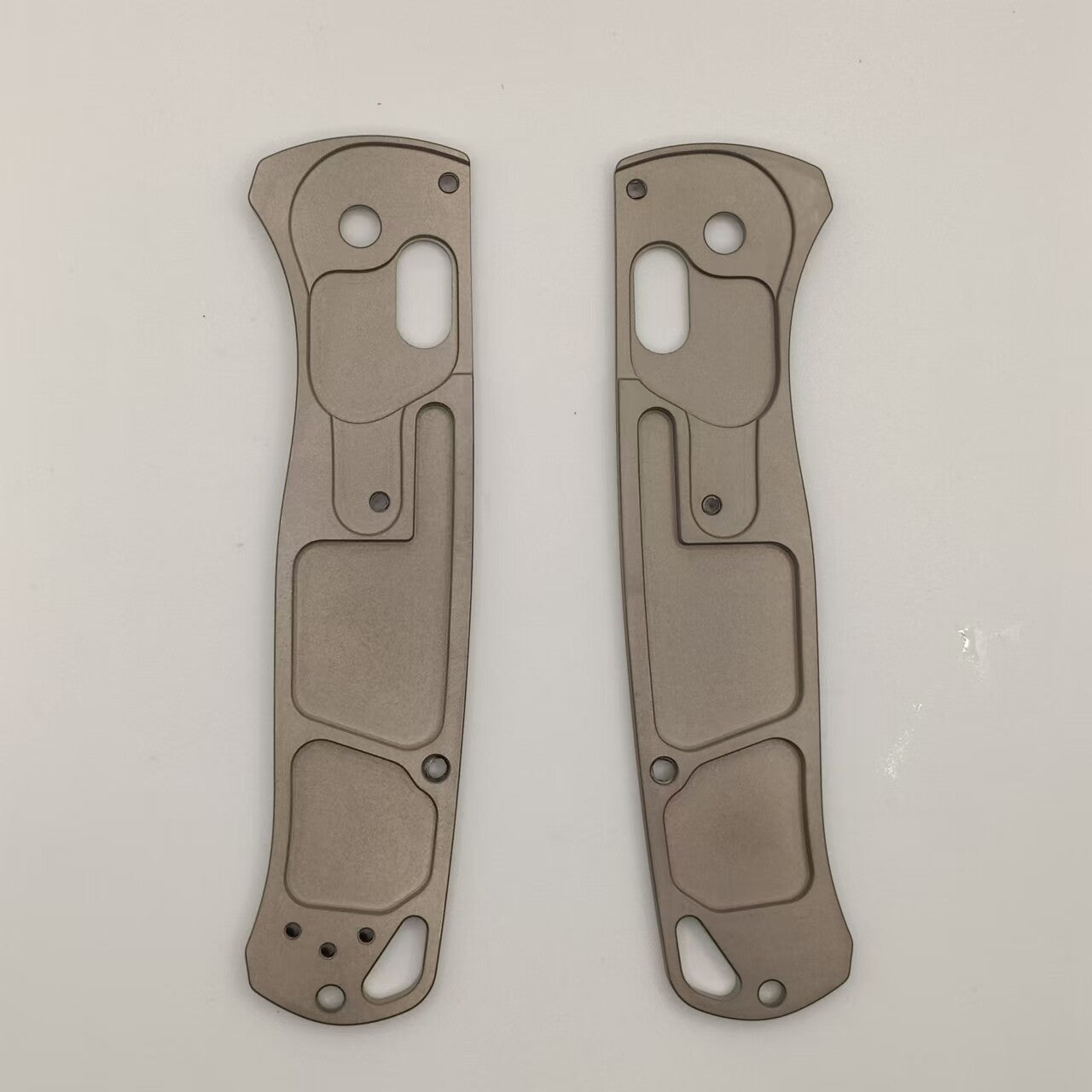 1Pair of Grenade Pattern TC4 Handle Scales for Benchmade Bugout 535