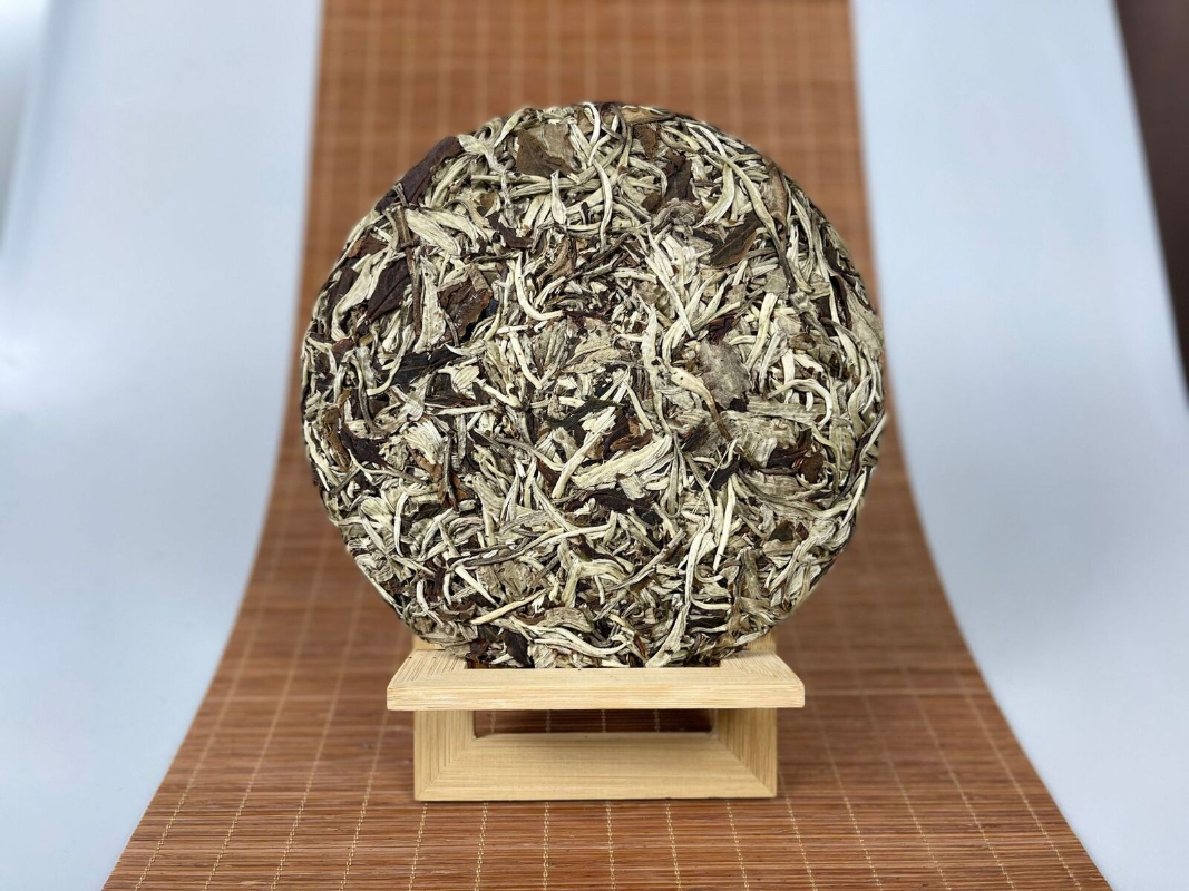 Yunnan Moonlight White Tea Cake White Peony 357g