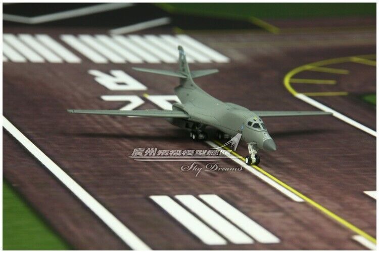 1:400 GeminiJets U.S. AIR FORCE B-1B Passenger Aircraft Diecast Airplane Model