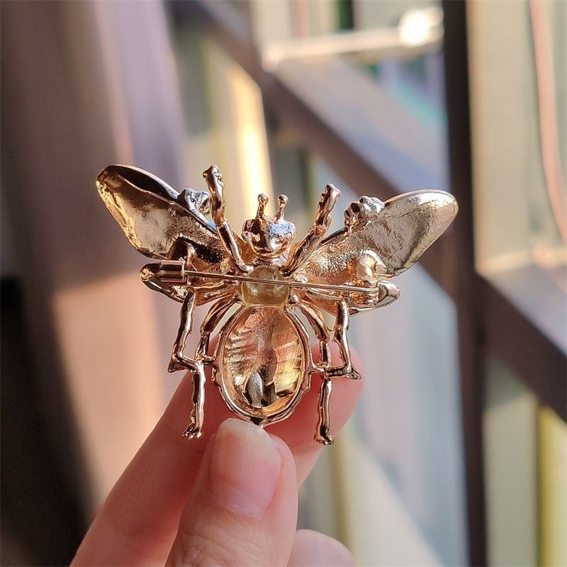 Vintage Bee Brooch Enamel Crystal Insect Pin for Women Coat Qipao Accessory