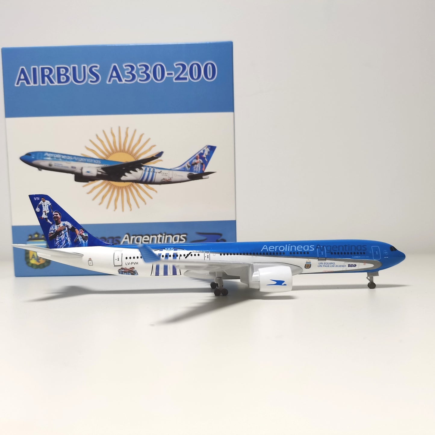 20CM Aerolineas Argentinas AIRBUS A330-200 Passenger Airplane Diecast Model