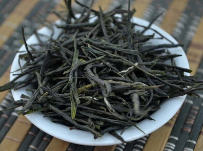 High quality Chinese Sichuan E mei Mountain Maofeng Green Tea Mingqian Green Tea-