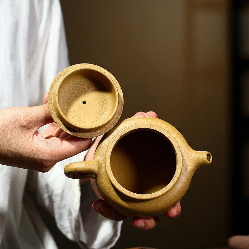 China Yixing Zisha Pottery Gold Section Clay Handmade 300cc Tiger Teapot 威震八方德鈡