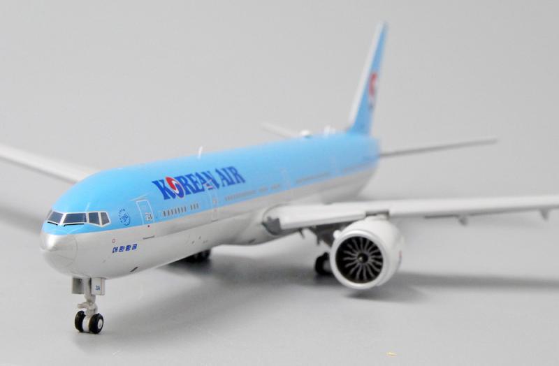 1:400 JC Wings KOREAN AIR BOEING B777-300ER Passenger Airplane Diecast Model