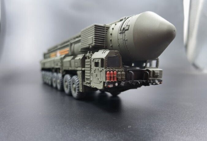 1/72 Russian TOPOL-M RT-2PM2 Intercontinental Ballistic Missile Finished Model