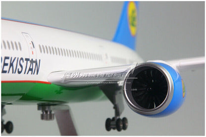 1:130 43CM UZBEKISTAN BOEING 787 Airplane Landing Gear Resin Aircraft Model