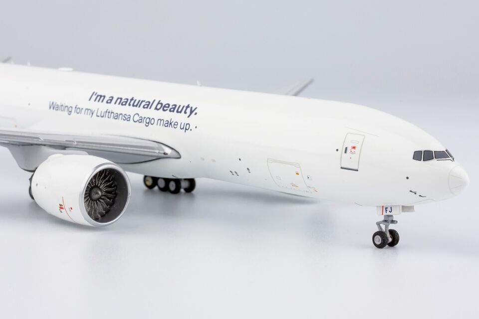1:400 NG Model Lufthansa BOEING 777F Passenger Airplane Diecast Aircraft Model
