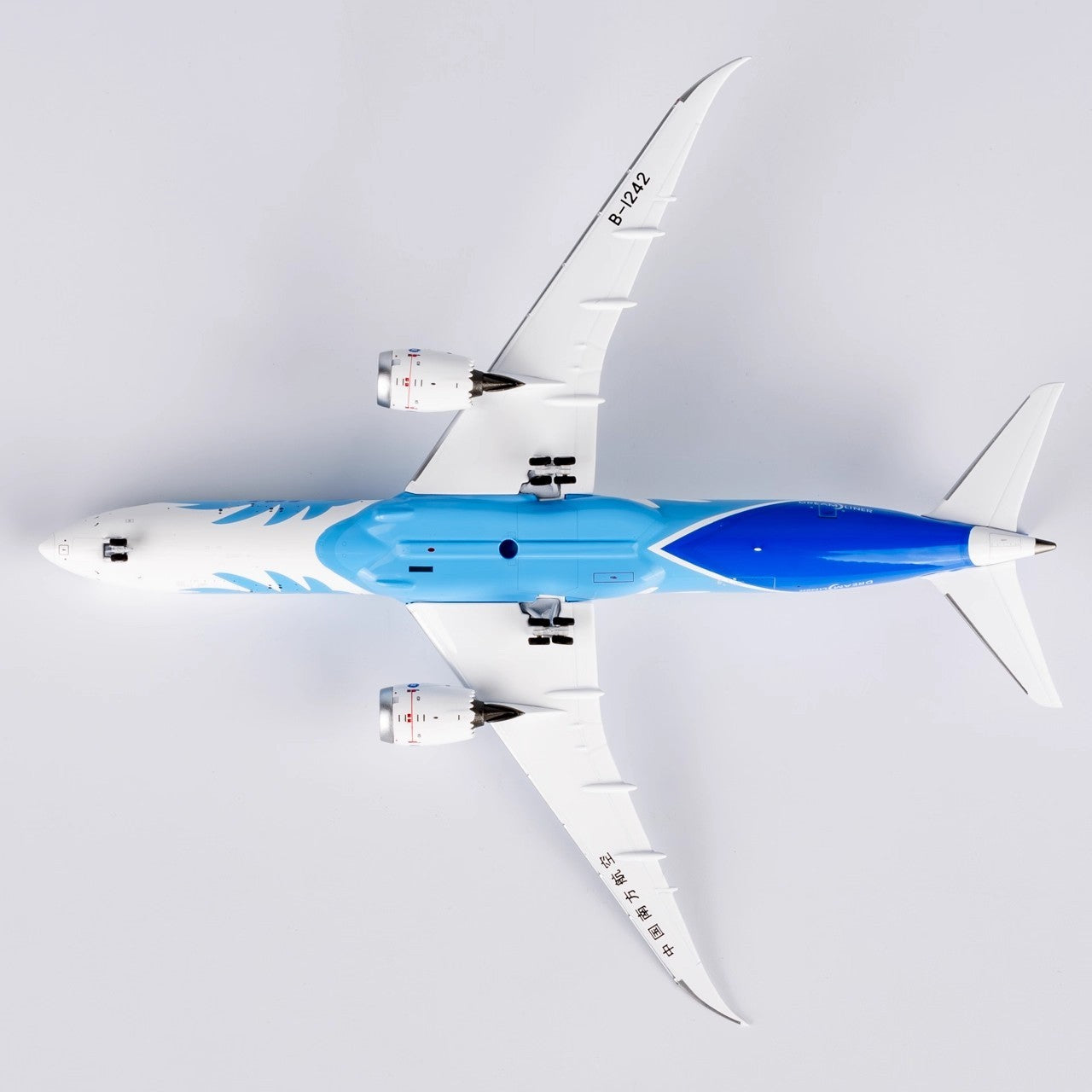 1:400 NGmodels China Southern B787-9 Passenger Airplane Diecast Plane Model