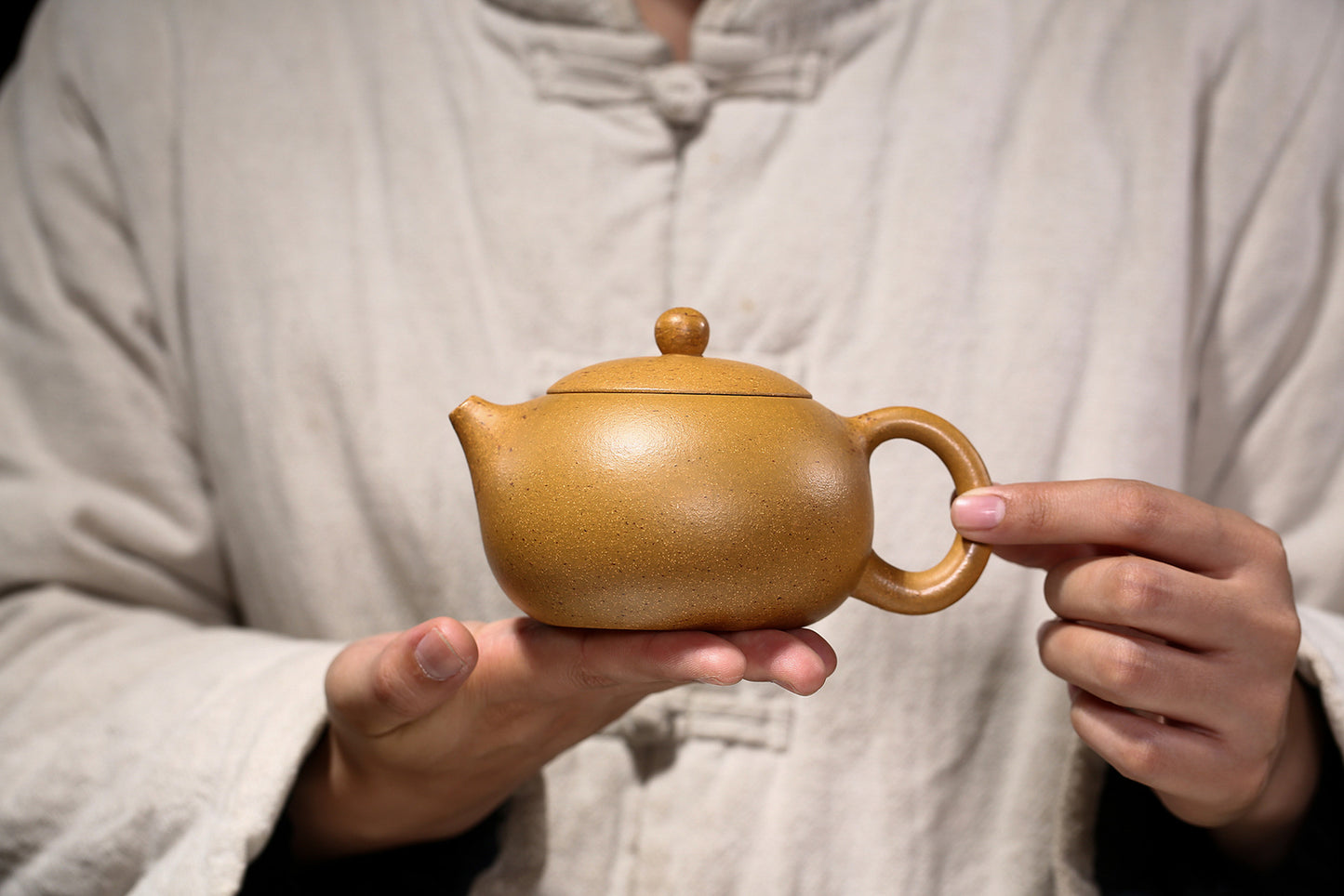 5.4"Chinese Yixing Zisha Pottery Kwai Yellow Zhu Clay 300ML Xishi Kung Fu Teapot