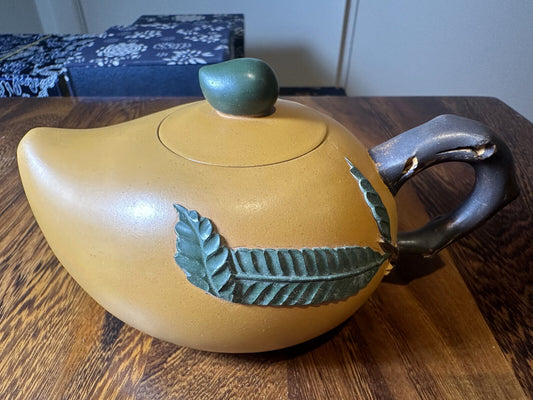 Chinese zisha (purple sand) Yixing mango teapot (芒果壺) replica