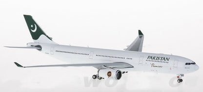 1:400 Phoenix PIA PAKISTAN AIRBUS A330-300 Passenger Airplane Diecast Model