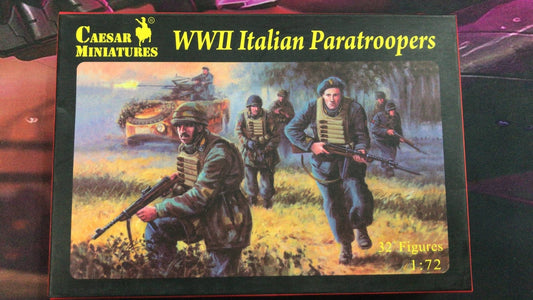 WWII Italian Paratroopers 1/72 Soldiers Figures model Kit CAESAR