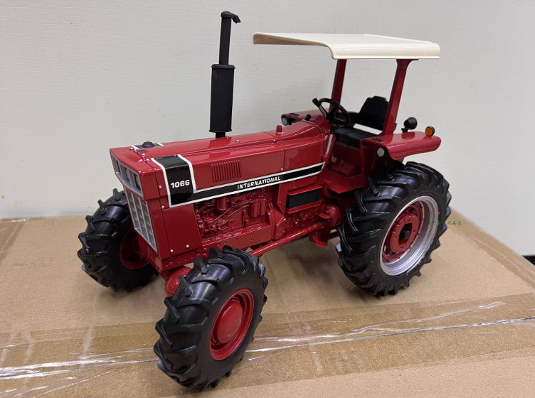 1:16 ERTL CASE 1066 Tractor Farm Vehicle Agricultural Machinery Diecast Model