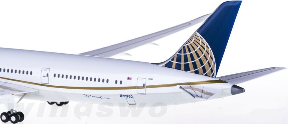 1:200 32CM Hogan UNITED BOEING 787-9 Passenger Airplane ABS Plastic Plane Model