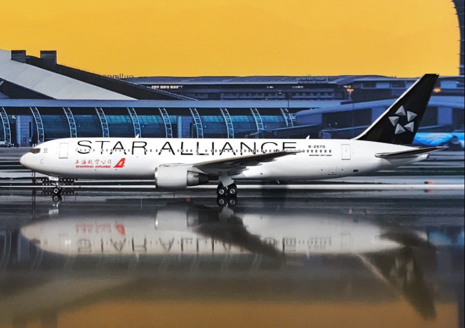 1:400 Phoenix Shanghai Airlines BOEING 767-300 Passenger Aircraft Diecast Model
