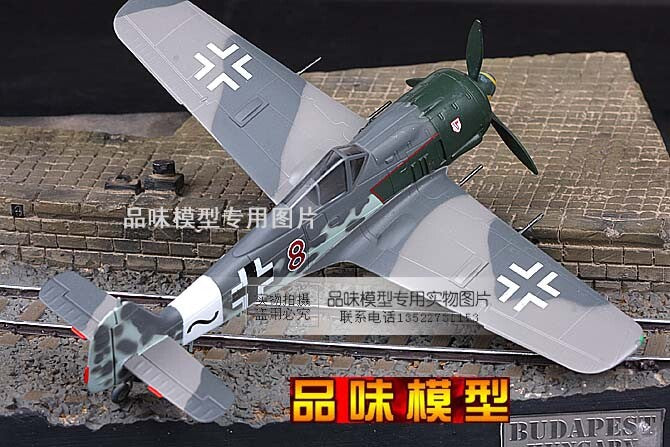 1/72 WWII German FW190A-8 Fighter Model Red 8 Fifth Wing 1944