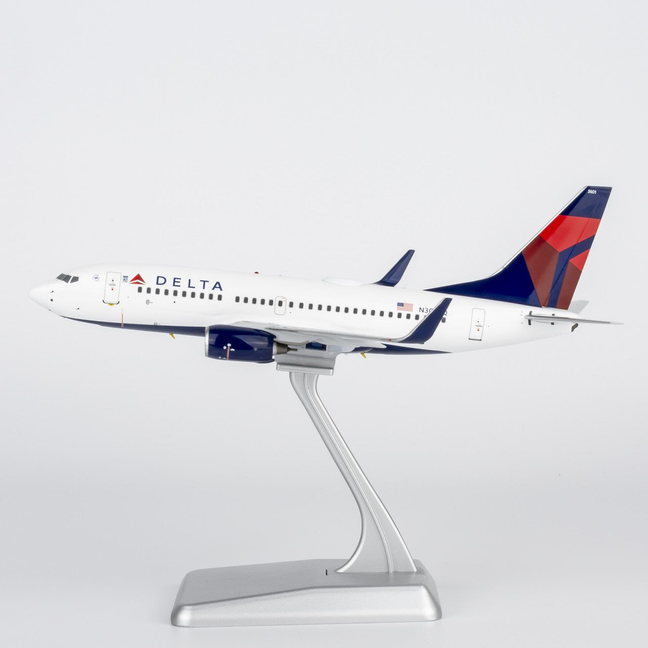 1:200 NGmodels Delta Air Lines B737-700 Passenger Airplane Diecast Plane Model