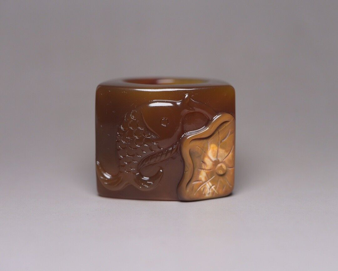 Chinese Natural Agate Hand Carved Fish Statue Exquisite Thumb Ring Jewelry Rare