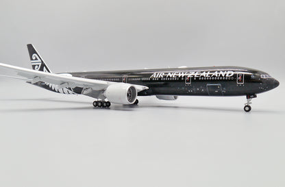 1:200 JC Wings Air New Zealand Boeing 777-300ER Passenger Airplane Diecast Model