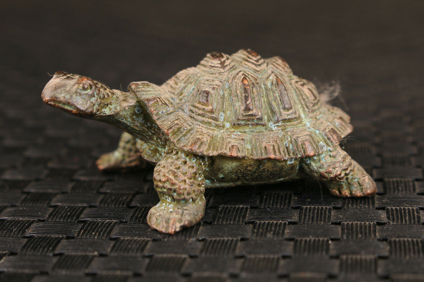 Rare Chinese bronze tortoise figure Statue Tea pet Art table decoration