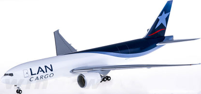 1:200 28CM Hogan LAN CARGO BOEING 787-8 Airfreighter ABS Plastic Aircraft Model