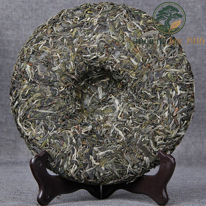 Raw Pu'er Tea Yunnan Ancient Tree Natural Green Tea Cake 357g