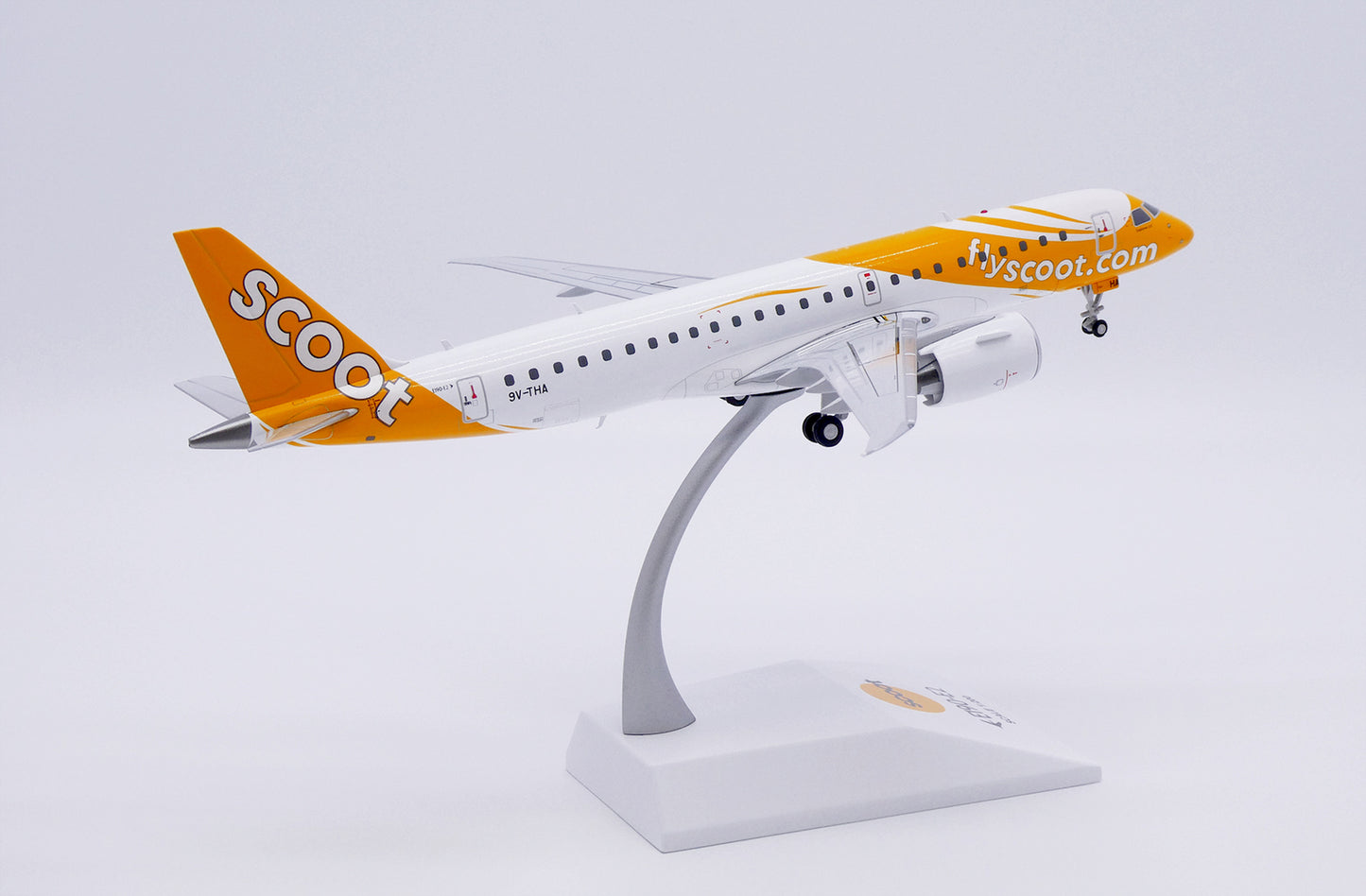 1:200 JC Wings Scoot Embraer ERJ-190E2 Passenger Airplane Diecast Model