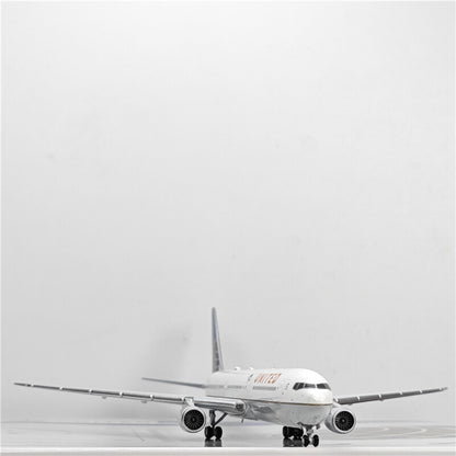 1:400 JC Wings UNITED BOEING 767-400ER Passenger Airplane Diecast Aircraft Model