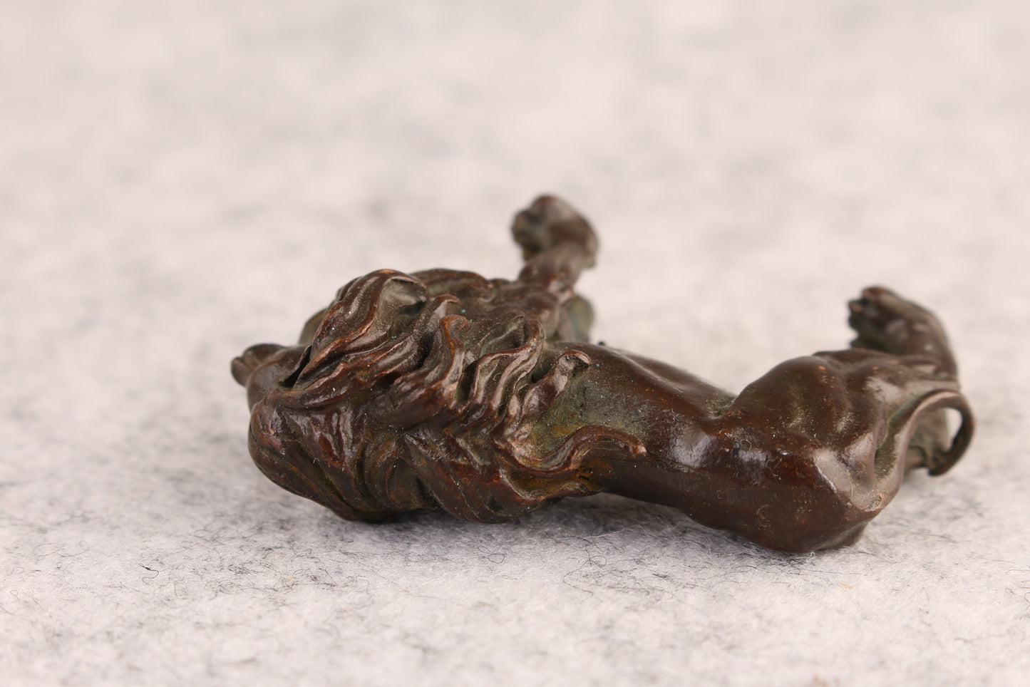 Mini Good stand Bronze lion leo Collection netsuke statue tea pet table decor