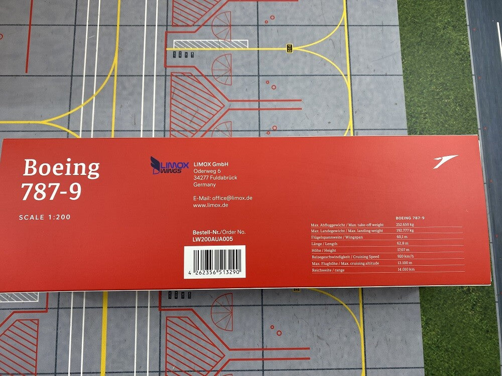1:200 32CM Hogan Austrian BOEING 787-9 Passenger Airplane ABS Plastic Model