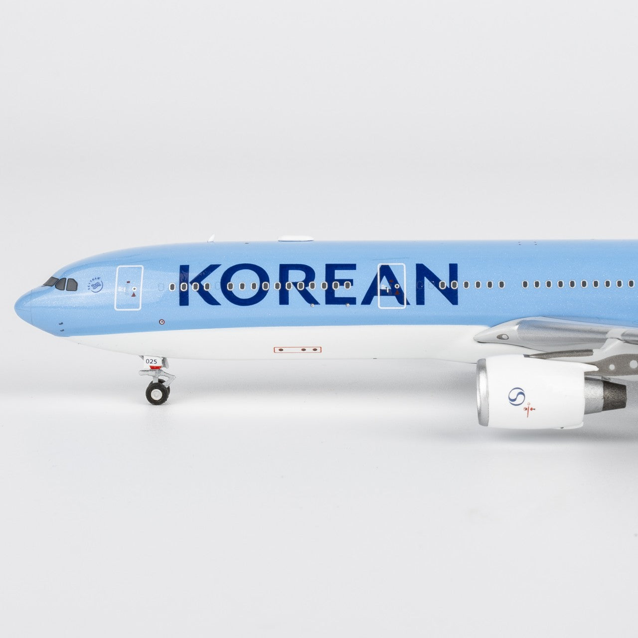 1:400 NGmodels Korean Air Airbus A330-300 Passenger Airplane Diecast Plane Model