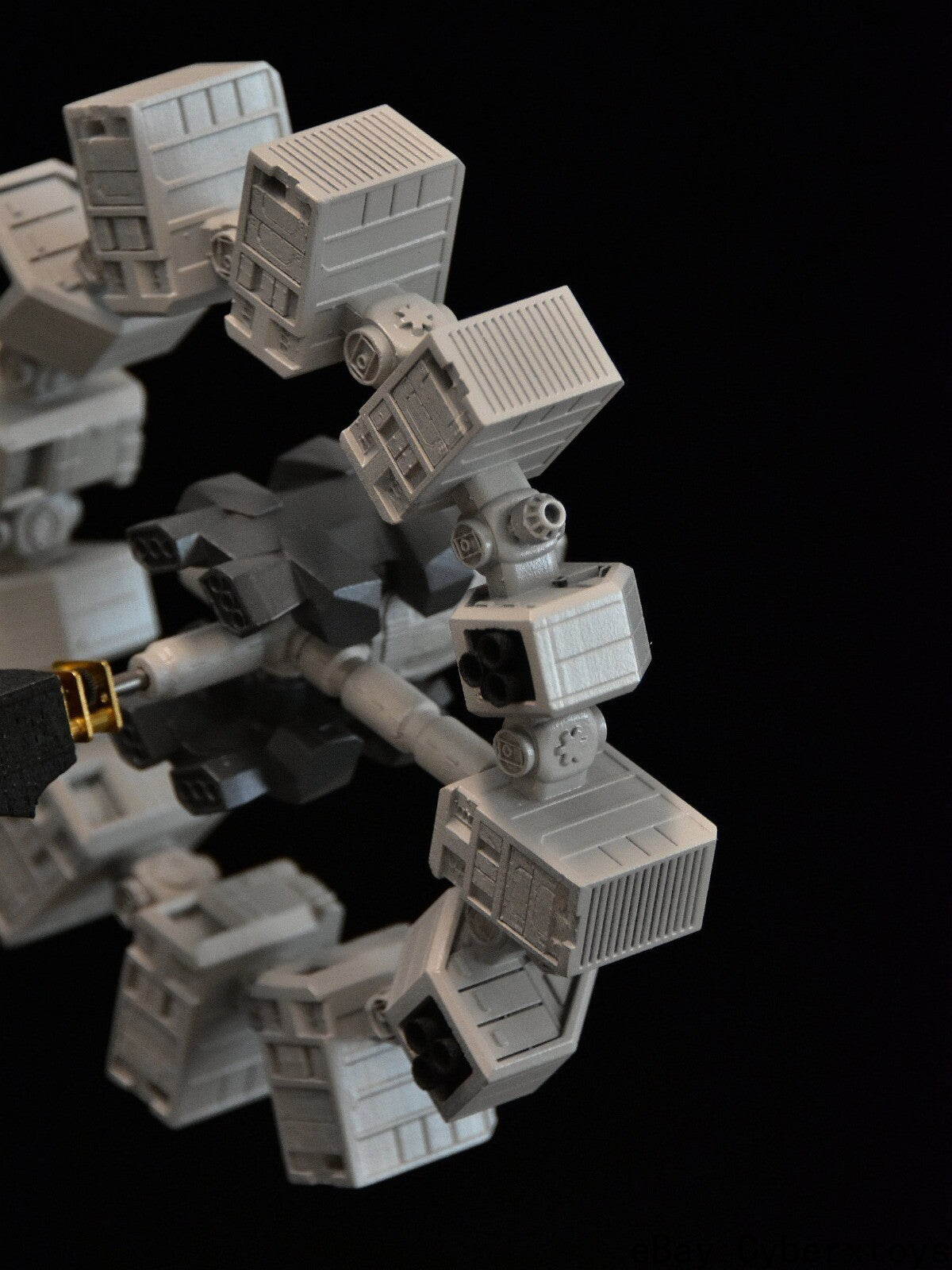 Interstellar Spacecraft Model - Eternal Space Station, Rotatable & Artistic Toy