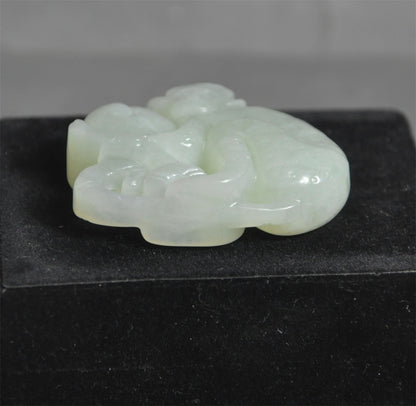 Chinese antique pendant, natural jade monkey hugging peach statue collection-