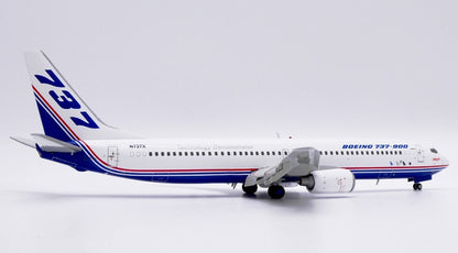 1:200 JC Wings Boeing Company BOEING B737-900 Airplane Diecast Aircraft Model
