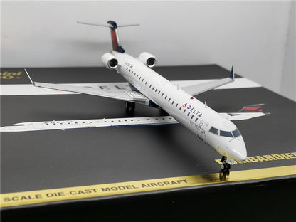 1:200 Geminijets DELTA BOMBARDIER CRJ900 Airfreighter Diecast Aircraft Model