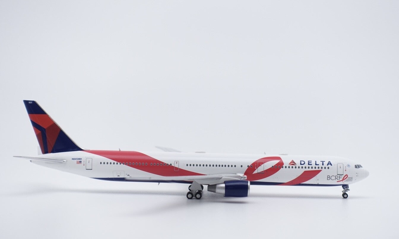 1:400 Panda DELTA BOEING 767-400 Passenger Airplane Diecast Aircraft Plane Model