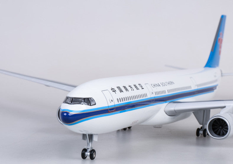 47CM 1:135 CHINA SOUTHERN AIRBUS A330 Passenger Plane Landing Gears Resin Model