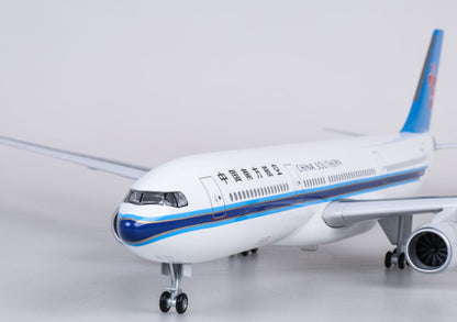 47CM 1:135 CHINA SOUTHERN AIRBUS A330 Passenger Plane Landing Gears Resin Model